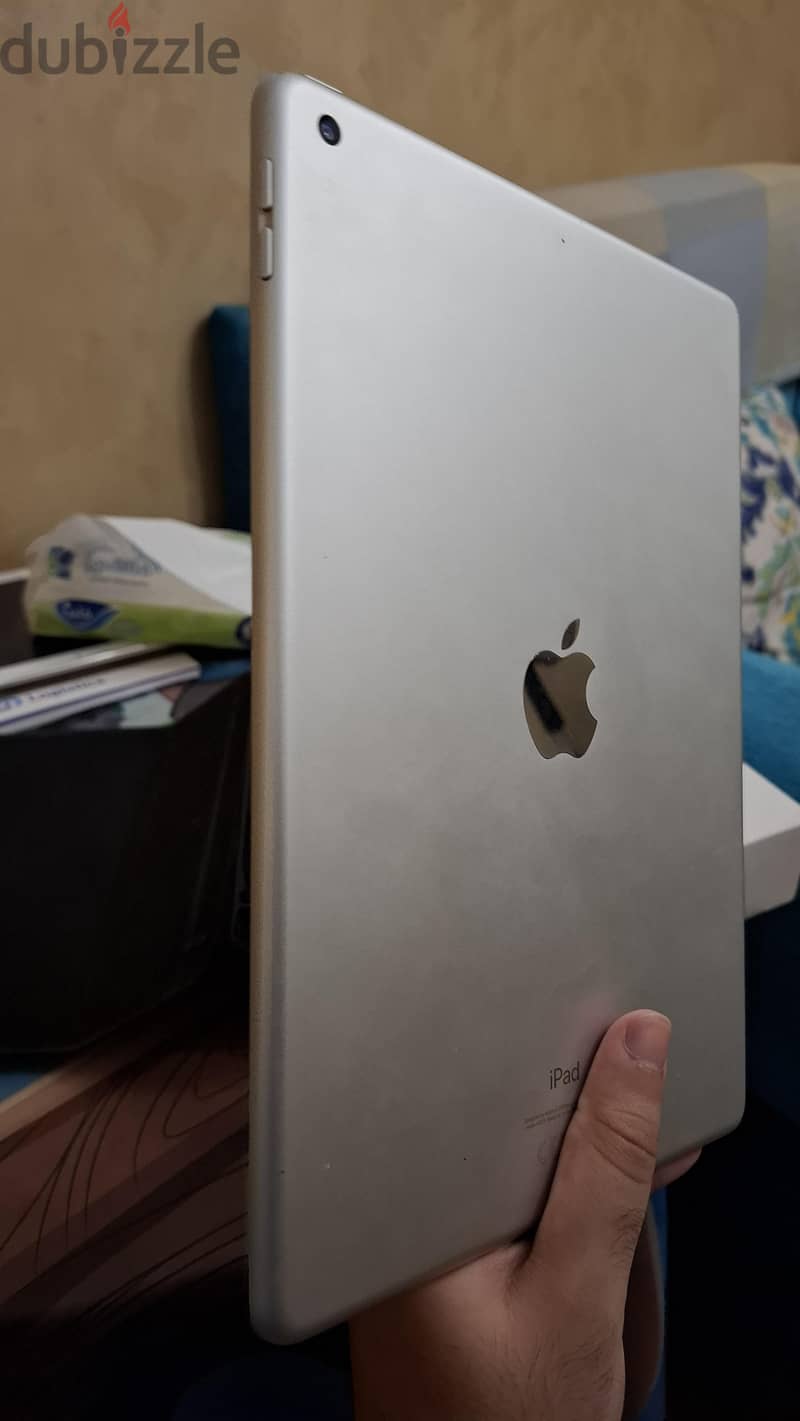 Ipad 8th generation (128 gb) 4