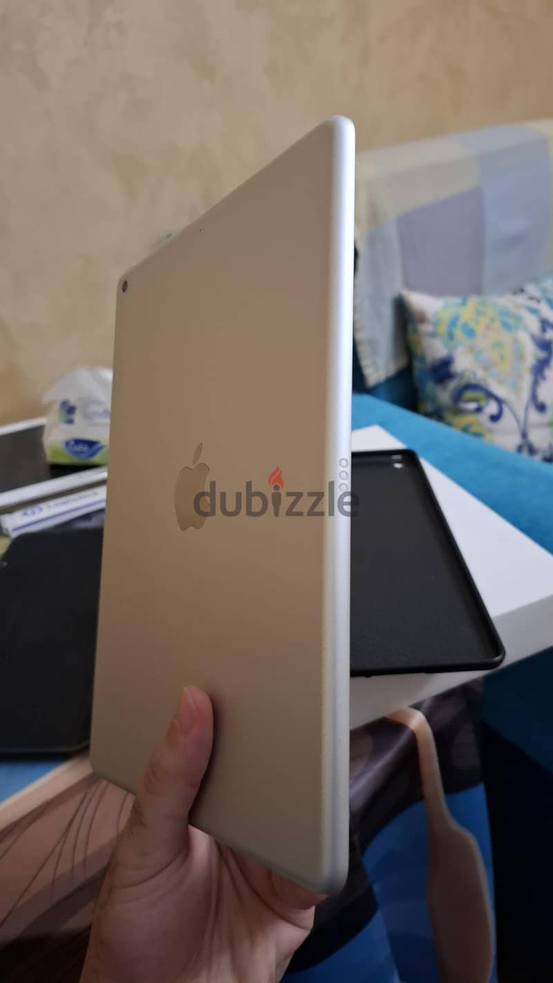 Ipad 8th generation (128 gb) 5