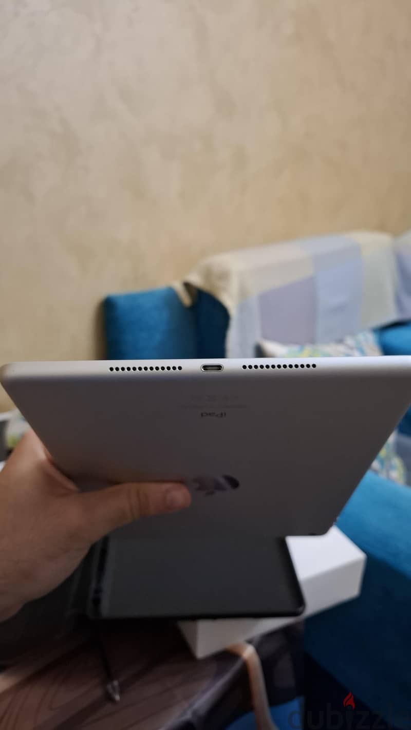 Ipad 8th generation (128 gb) 6