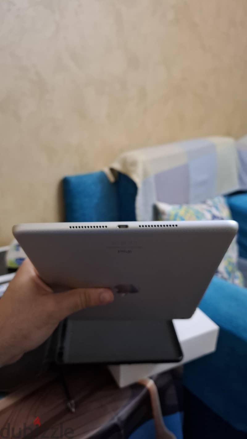 Ipad 8th generation (128 gb) 7