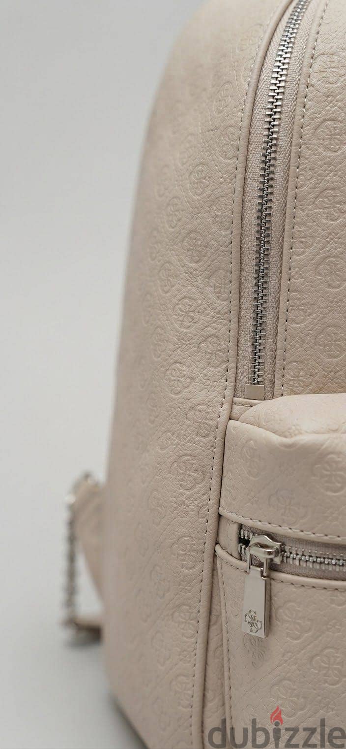 dejAVU backpack 1