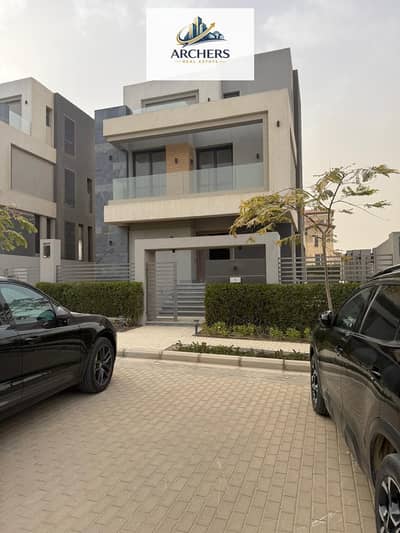Villa with a private garden at lunch price in a Prime Location next to the AUC Elpatio Town New Cairo