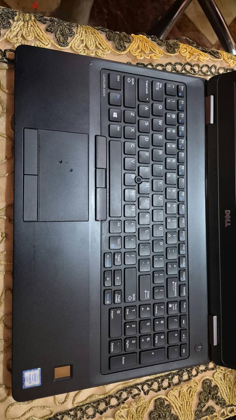 Dell Latitude 5570 HQ 2