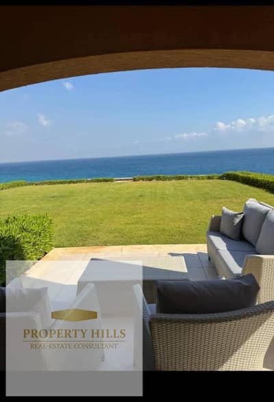 I will sell a chalet with immediate delivery and fully finished with ultra super luxury finishing in La Vista. The chalet overlooks the sea from all the rooms.