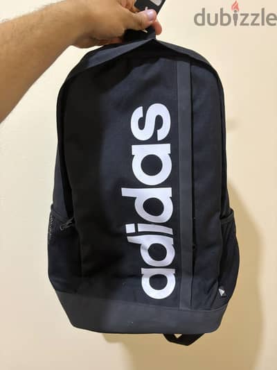 شنطة Adidas أصلية بحالة ممتازة