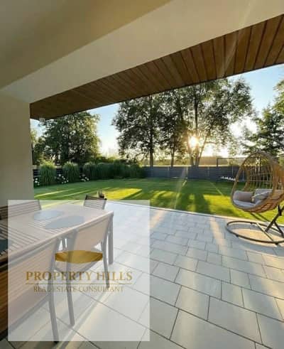 At the lowest price in the market, a villa ready for delivery in the Fifth Settlement in the Golden Square, minutes from the American University, Hyde Park, and Mivida.