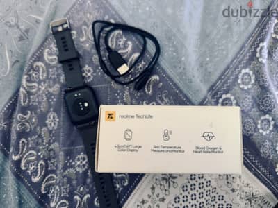 ساعه نصيفه جدا و حلتها كويسه جدا بدون اي مشاكل