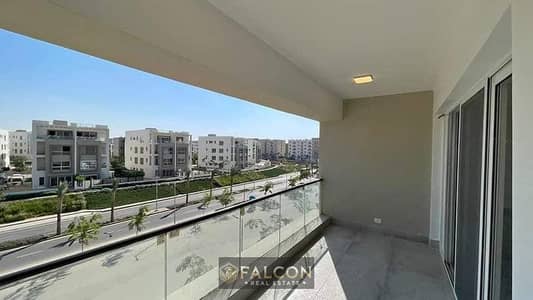 Apartment for sale in Hyde Park, New Cairo (located next to Mountain View and Mivida). Features 3 bedrooms plus a nanny's room and high-quality finis