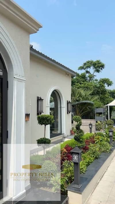 Half price Standard Villa, immediate receipt, ready for housing in the Fifth Settlement, minutes from the American University and Sodic Village.