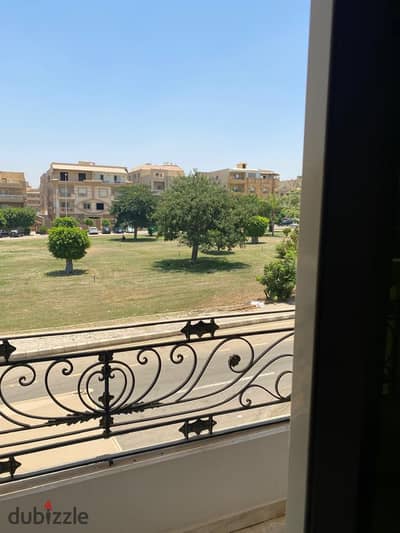  Duplex for Rent with Kitchen & ACs – Residential or Light Administrative | Yasmeen 3, First Settlement   Prime Location in Yasmeen 3, First Settlement.    Total Area: 400 sqm  Floors: Ground + First Floor  4 Bedrooms  3 Bathrooms  Spacious Recept