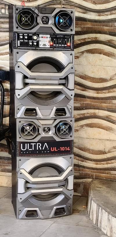 للبيع سماعتينULTRA UL-1014 الحالة: ممتازة وشغالة 100%
