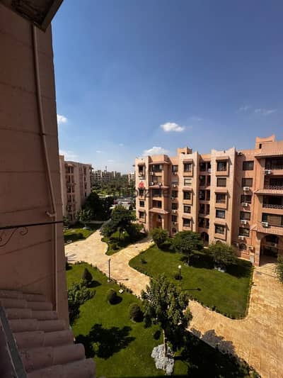 لقطة للإيجار قانون جديد داخل كومباوند الرحاب | شقة 204م بالمرحلة الخامسة  3 غرف نوم | 3 حمام منهم حمام ماستر | تشطيب شركة نظيف | فيو مفتوح على لاند سكيب | دور رابع | أسانسير  شقة بمساحة مميزة وتقسيمة واسعة، تشطيب شركة نظيف وفيو مفتوح على لاند سكيب، مناسبة