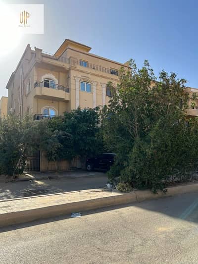 Apartment for sale in the Fifth Settlement, District 3, Villas close to the Southern Ninety and the American University, super lux finished
