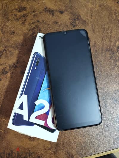 للبيع سامسونج Samsung A20 بحالة ممتازة بالعلبة