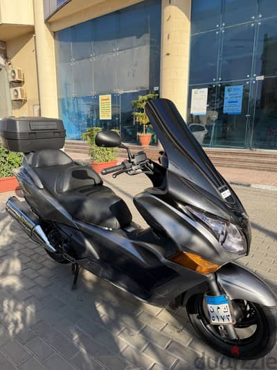 سكوتر هوندا سيلفر وينج موديل 2015 600 cc