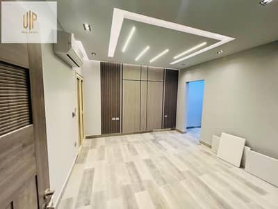 شقة بتشطيب  Ultra Super Lux للبيع في Town Residence أمام هايد بارك وبالقرب من 90 الجنوبى