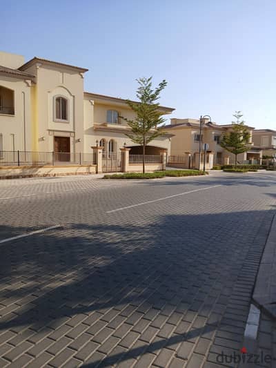 فيلا متشطبة بالمطبخ والتكييفات 5 غرف نوم للبيع في أب تاون كايرو إعمار Uptown Cairo by Emaar