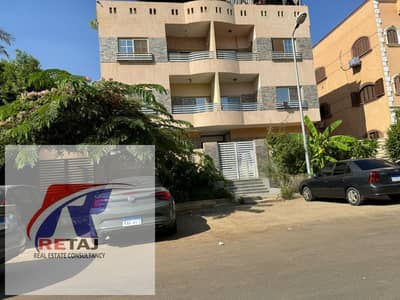 Duplex for sale in First Settlement (Tagamoa El Awal), behind Mirage City. Area: 310 sqm. Semi-finished. Includes a share in the land.