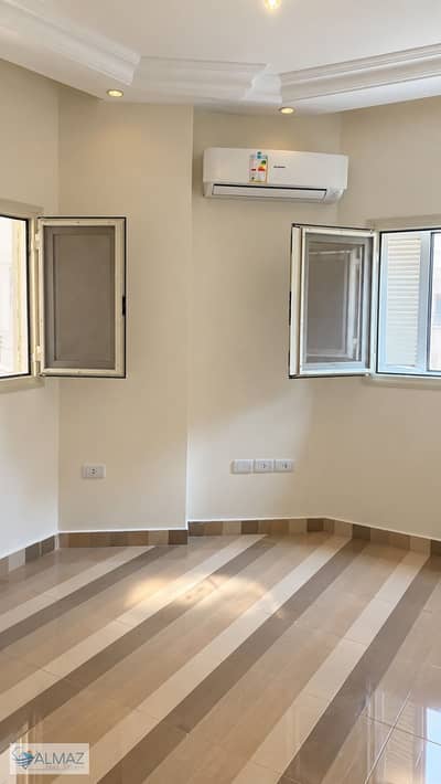 Unfurnished 200 sqm apartment for rent, including kitchen and air conditioning units, in the Southern Investors District (Al-Mostathmereen Al-Janoubey