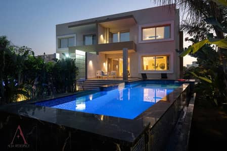 Spacious twin villa with private swimming pool and Jacuzzi, New Cairo