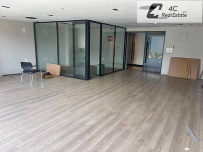 مكتب اداري للايجار متشطب بالكامل موقع مميز في كمباوند وتر واي القاهره الجديده - for rent in water way new cairo
