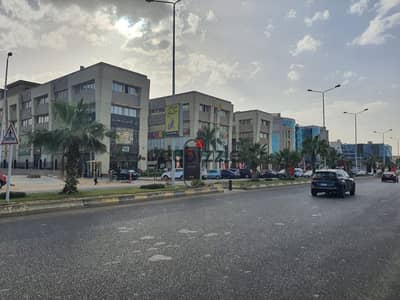 للبيع محل تجاري 188 متر مؤجر لبراند ب 326 الف شهرياً في قلب الشيخ زايد