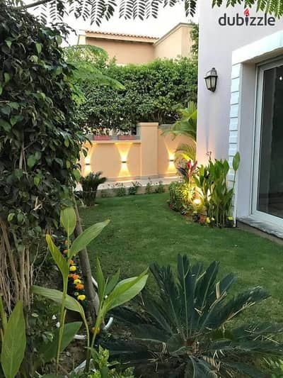 Fully finished apartment with a panoramic view of Central Park for sale on Suez Road, directly next to New Giza, near El Shorouk City and in front of