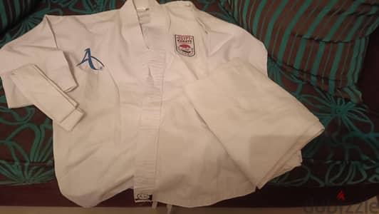 بدلة كاراتيه وطقم واقي