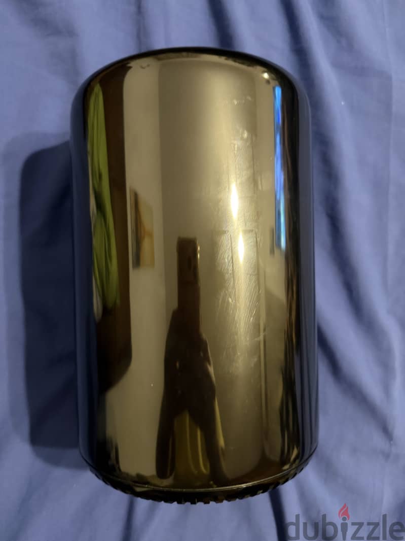 Mac Pro 6.1 Cylinder 4