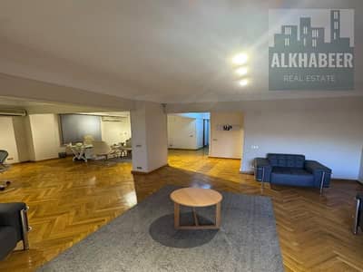 مكتب مميز بميدان راقي بالمهندسين خطوات من جامعة الدول ونادي الصيد
