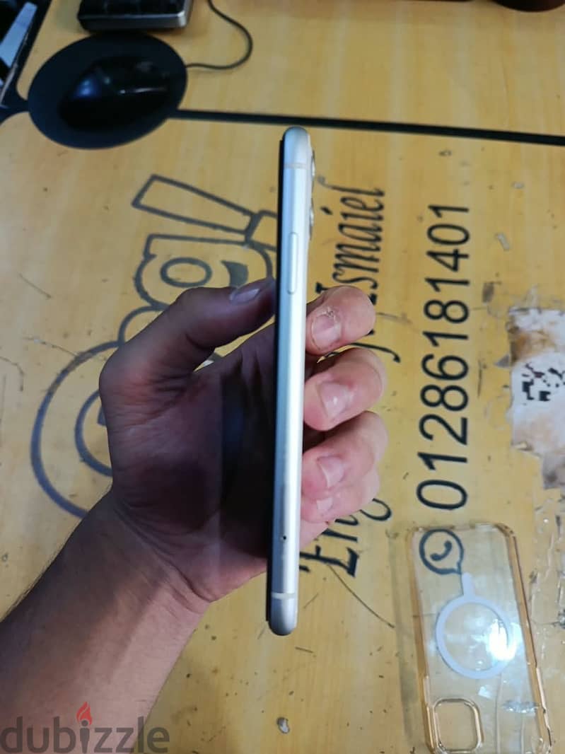 Apple - iPhone 11 8