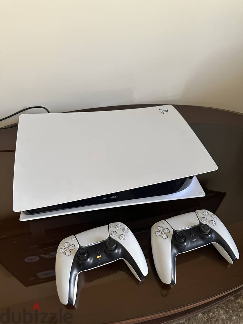 PS5 + 2 controllers and 3 cds 4