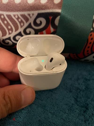 Apple Airpods 2 used (الفرده الشمال ضايعه ) تعمل بصوره جيده