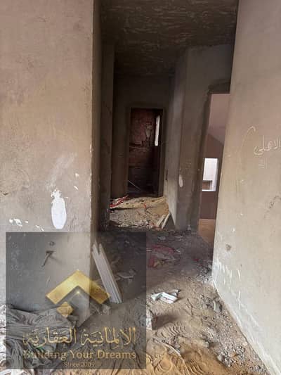 For sale, an apartment in Gardenia Heights 3 - Fifth Settlement near Mohamed Naguib Axis and Gamal Abdel Nasser Axis, minutes from the southern ninety and the American University, and near Inspire Schools and the Japanese School and the Russian University and Value Mall and Huriyeh Salim Mosque.