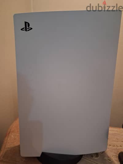 ps5 حاله ممتازه نسخه كامله و معها العاب و ذراع اصلي زياده غير  الأساسي