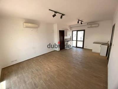 ستوديو للإيجار – كورت يارد ويستاون – بيفرلي هيلز Studio for Rent – Courtyard Westown – Beverly Hills