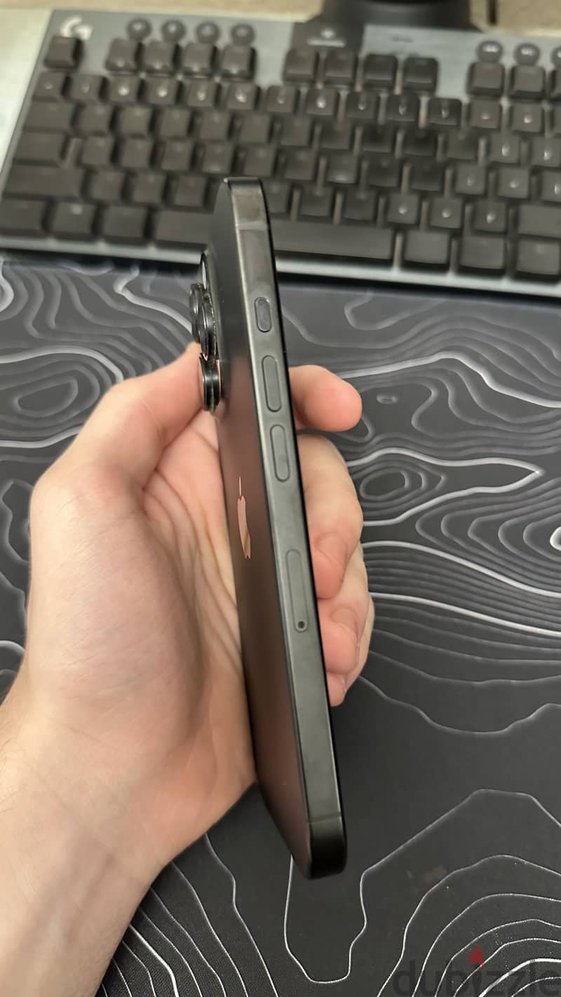 Apple - iPhone 16 Pro 256GB Black 2