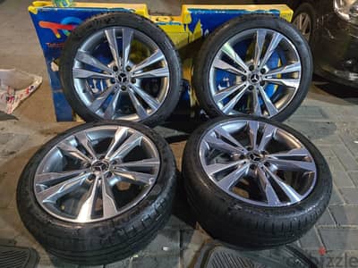 جنط و كوتش ١٩ c200 الاصلى حاله ممتازة
