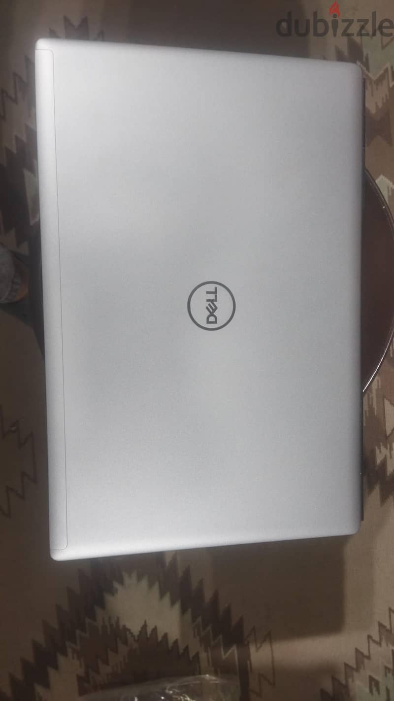 white store laptop 1