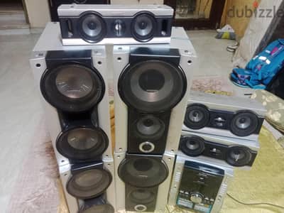 كاست وسماعات كاملة + 5 CD + Wi-Fi للبيع بحالة ممتازة