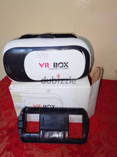 نضاره vr  العلبه متبهدله من شحن  ب 100 ج فقط لا غير