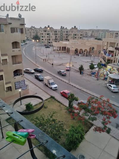 شقة مميزة بمشروع جنة العبور -الحى 8 خط 10 - العبور