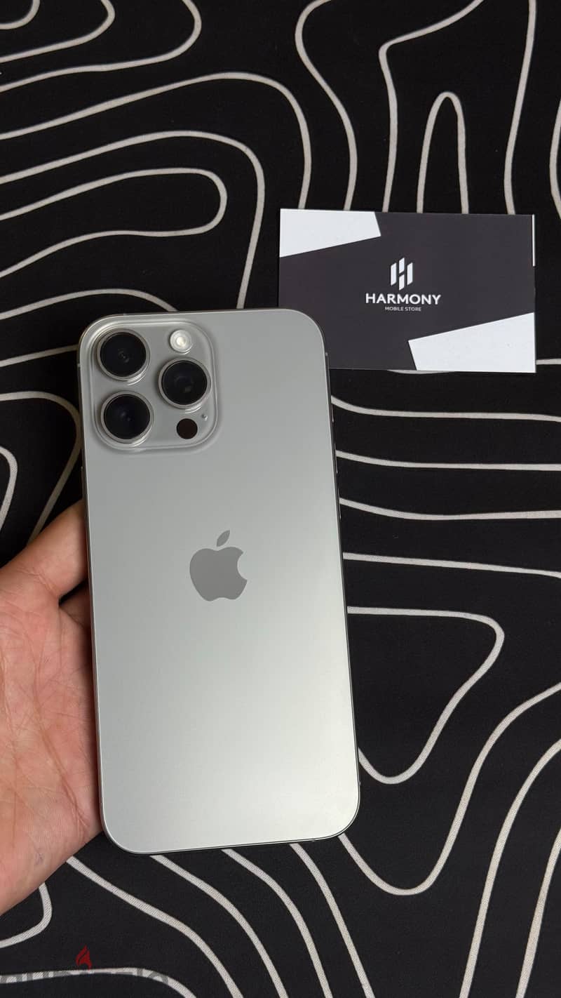 iPhone 16 pro max 4