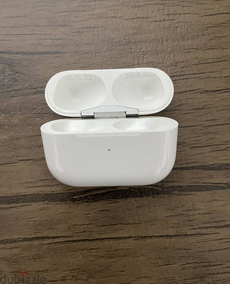 Airpods pro (1st generation) case only 1