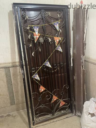 باب شقة + بوابة حديد محملة