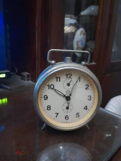 منبه قديم جدااا