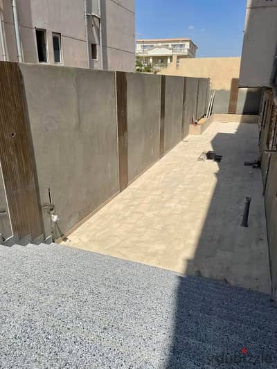 بيزمنت بجاردن للبيع الحي التاسع /الشيخ زايد