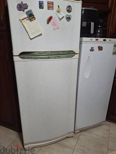 ثلاجه كريازي ١٨  قدم حالتها  ممتازه