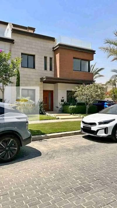 لفترة محدوده اخر فيلا للبيع فى التجمع الخامس بجوار ميفيدا والقرب من الجامعة الامريكية