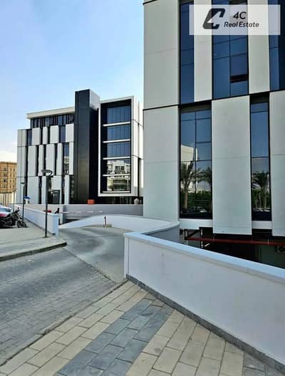 للإيجار مكتب إداري متشطب بالكامل  لوكيشن مميز جاهز للاستخدام الفوري 65 متر في هايد بارك _ Hyde Park New Cairo